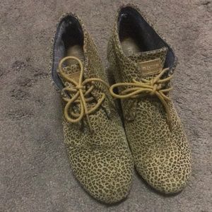Good used condition cheetah print toms